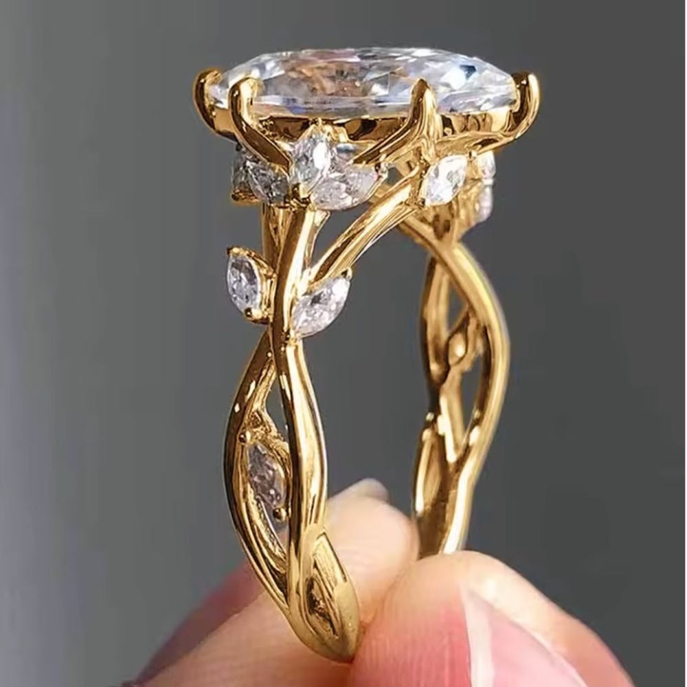 Beautiful Marquise cut zirconia Elegant Gold Leaf engagement Ring size 6 travel